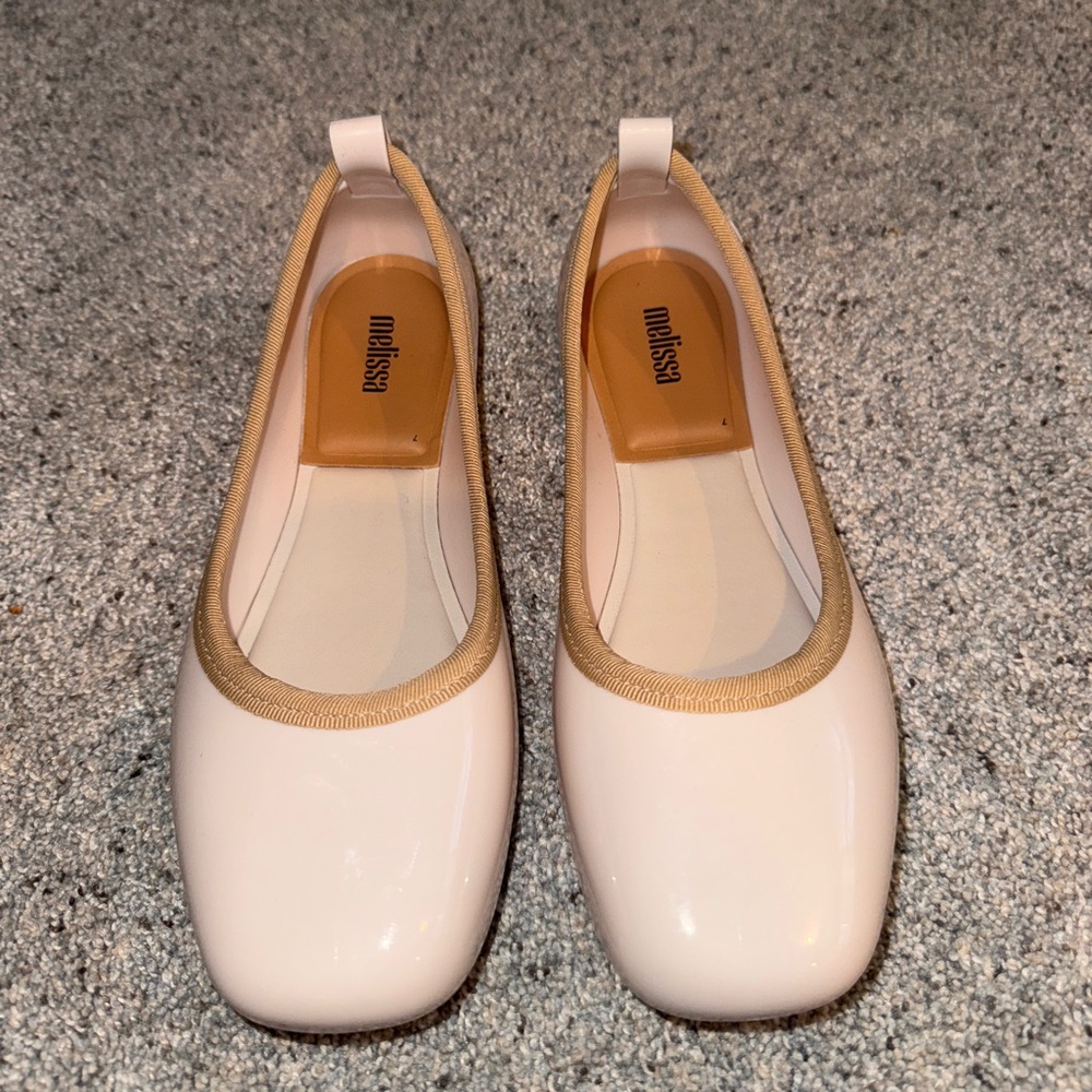 NWT- Melissa Lance Women's Cream/Tan Ballet Flats- Size 8